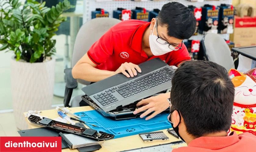Bàn phím laptop không phản hồi tín hiệu do bụi bẩn