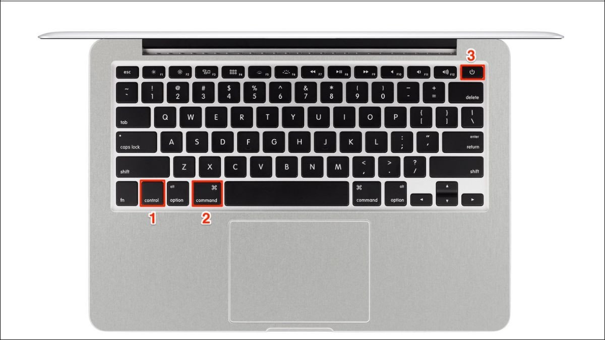 Bàn phím Macbook hiển thị các phím Control, Command và Power để thực hiện thao tác khởi động lại
