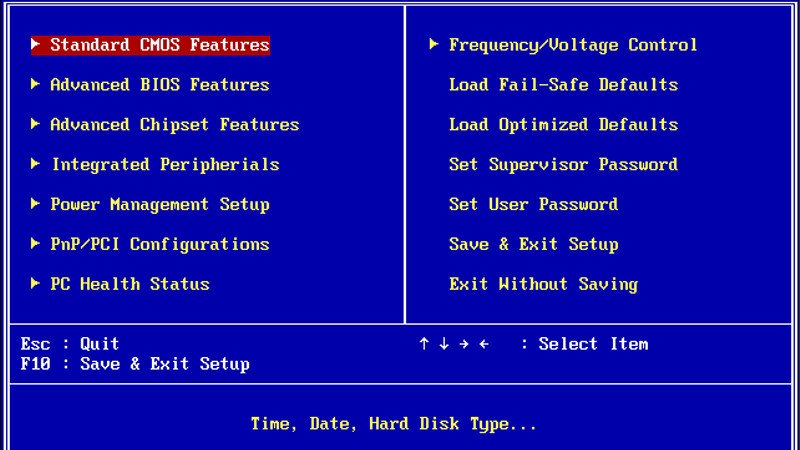Bàn phím máy tính đang được nhấn phím, tượng trưng cho việc vào BIOS để hiệu chỉnh pin