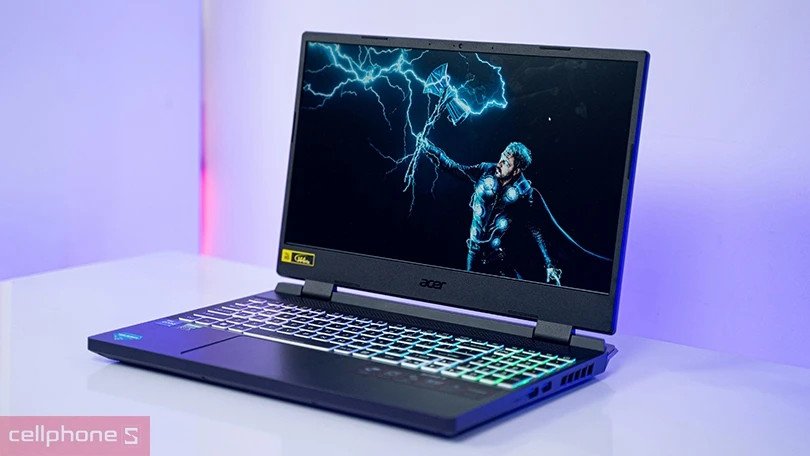 Bàn phím RGB và màn hình của laptop gaming Acer Nitro 5 Tiger