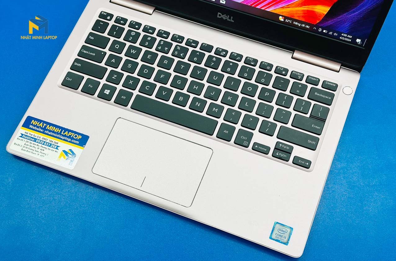 Bàn phím tiêu chuẩn có đèn nền trên Dell Inspiron 7370