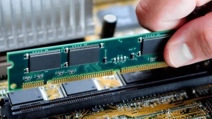 Bảng so sánh dung lượng RAM laptop cần thiết cho các tác vụ khác nhau.
