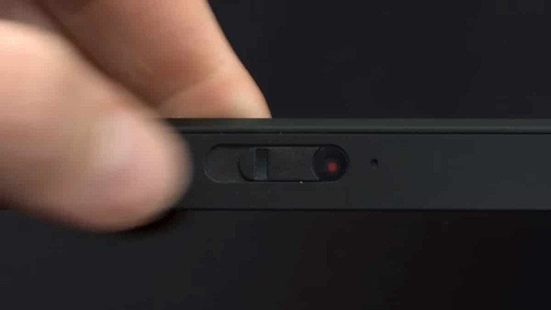 Bật camera laptop bằng công tắc vật lý