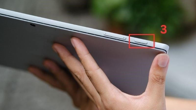 Bật lại Surface laptop sau khi hard reset hoàn tất