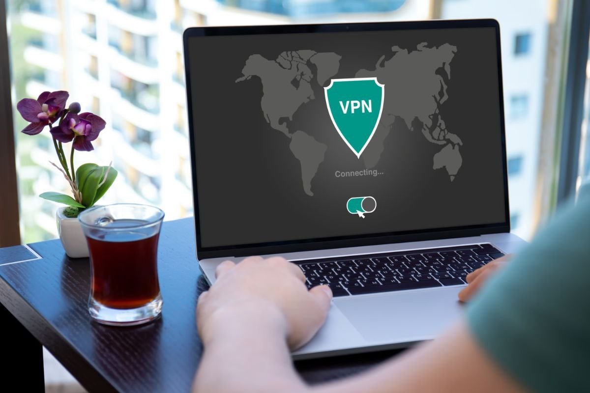 Biểu đồ so sánh tốc độ internet khi có và không có VPN, giải thích yếu tố ảnh hưởng đến hiệu suất khi bạn đổi VPN trên laptop.