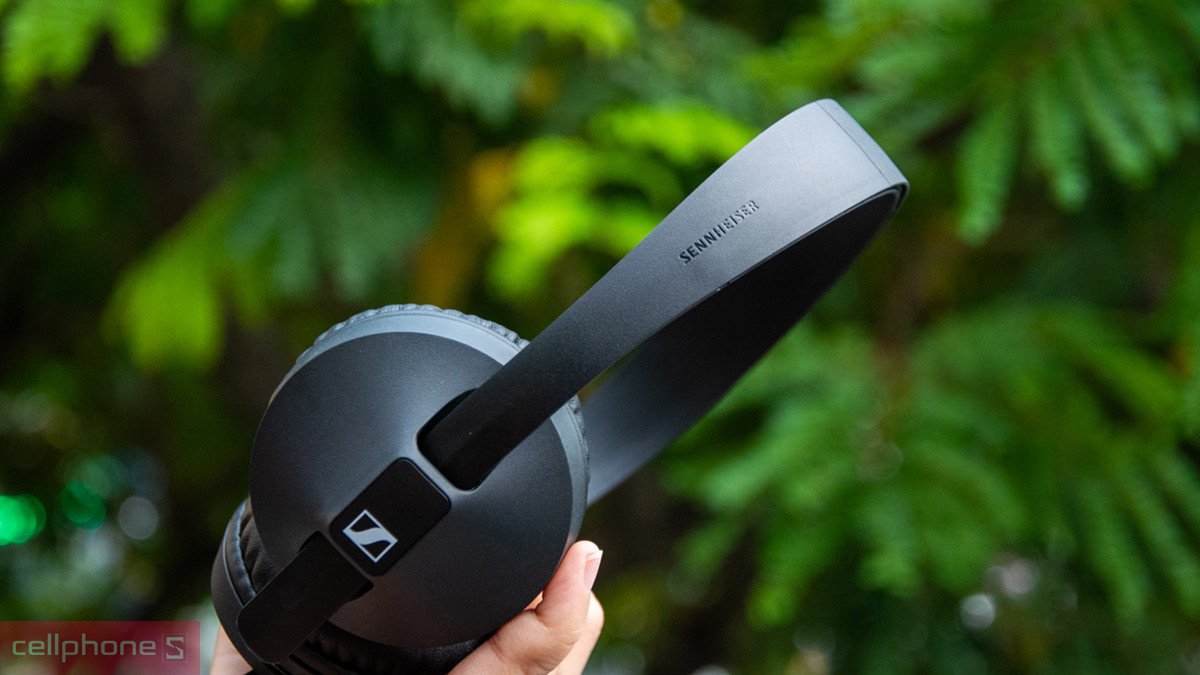Biểu tượng lựa chọn và so sánh, minh họa quá trình chọn mua tai nghe Bluetooth Sennheiser phù hợp