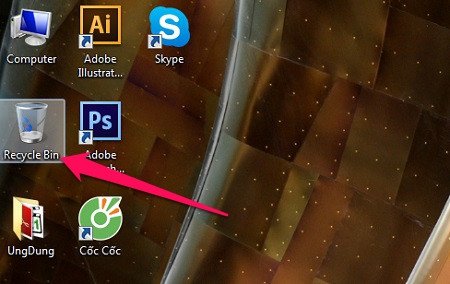 Biểu tượng Recycle Bin trên màn hình desktop laptop