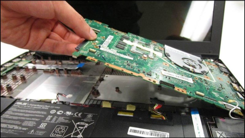 Bo mạch chủ laptop cũ kỹ, tiềm ẩn nguy cơ hư hỏng main