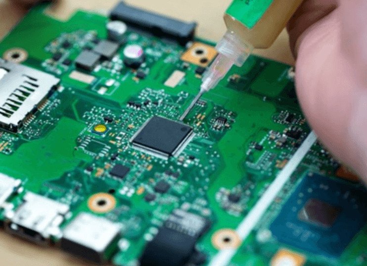 Bo mạch chủ và các linh kiện bên trong laptop Dell có thể gây lỗi mất nguồn