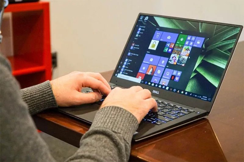 Bộ sạc laptop bị hỏng, nguyên nhân khiến máy tính không khởi động bằng pin