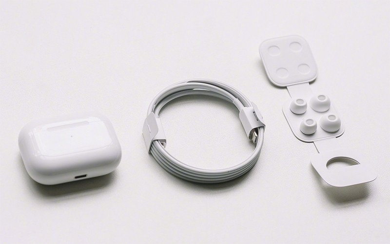 Bộ sản phẩm đầy đủ của tai nghe AirPods Pro 1