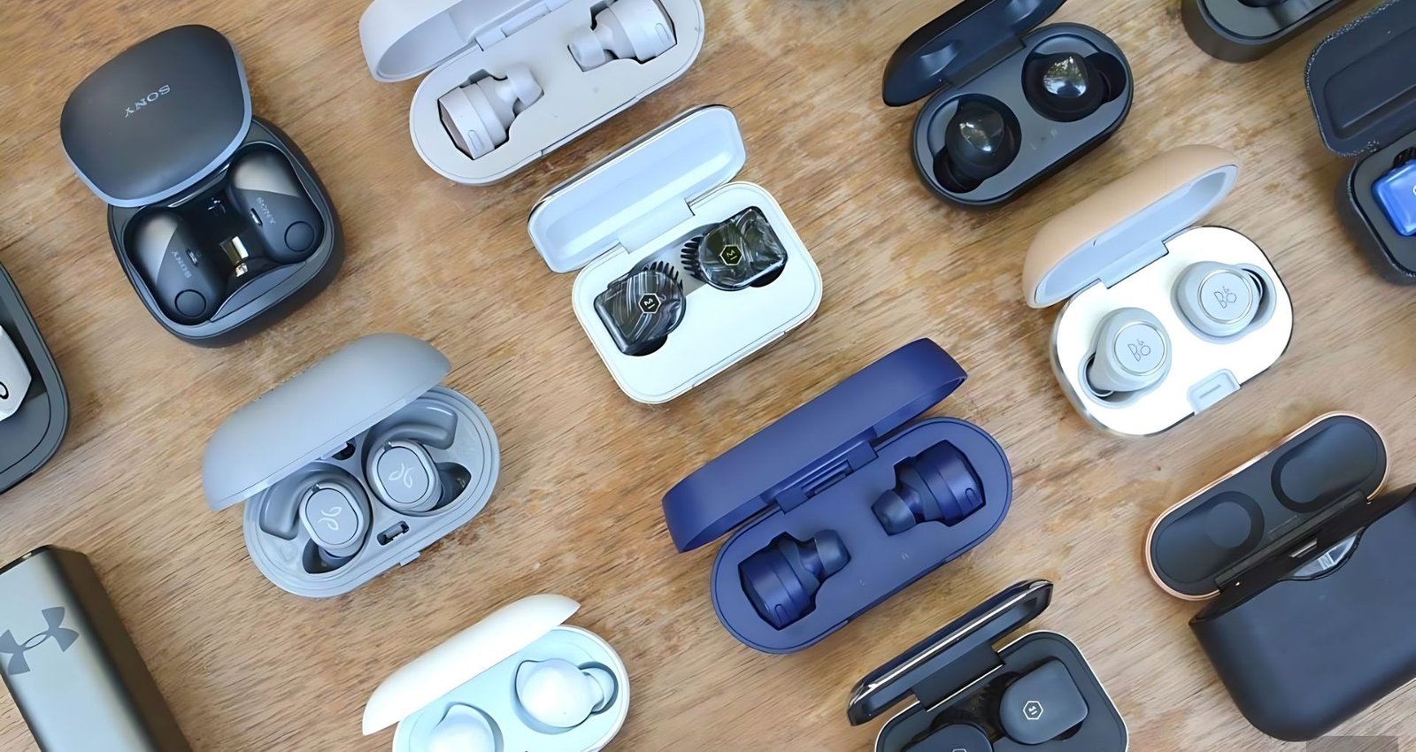 Bộ sưu tập tai nghe Bluetooth cũ đa dạng từ các thương hiệu lớn