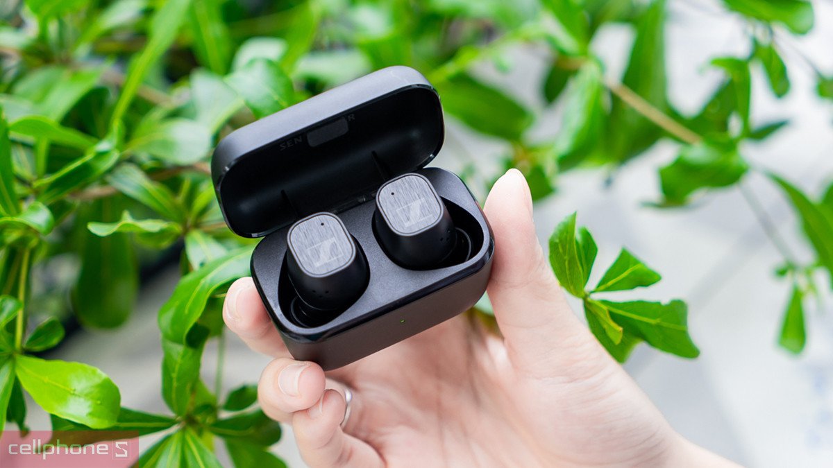 Bộ tai nghe Bluetooth Sennheiser nhét tai True Wireless màu đen kèm hộp sạc tiện lợi