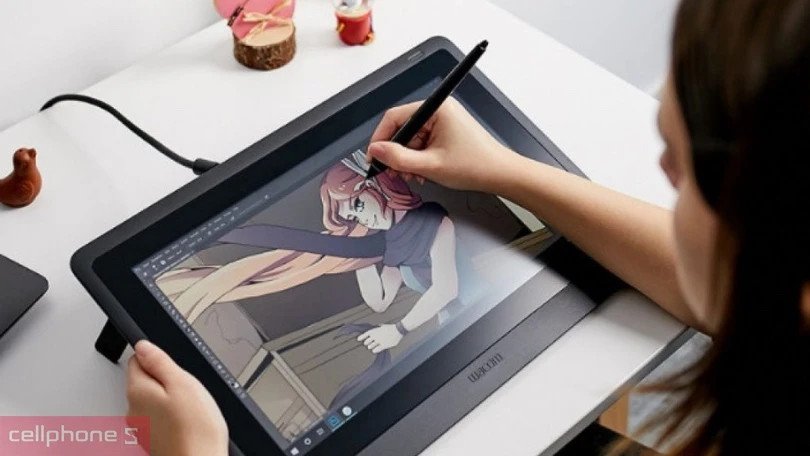 Bút cảm ứng của bảng vẽ điện tử giúp tăng độ chính xác khi làm việc trên laptop