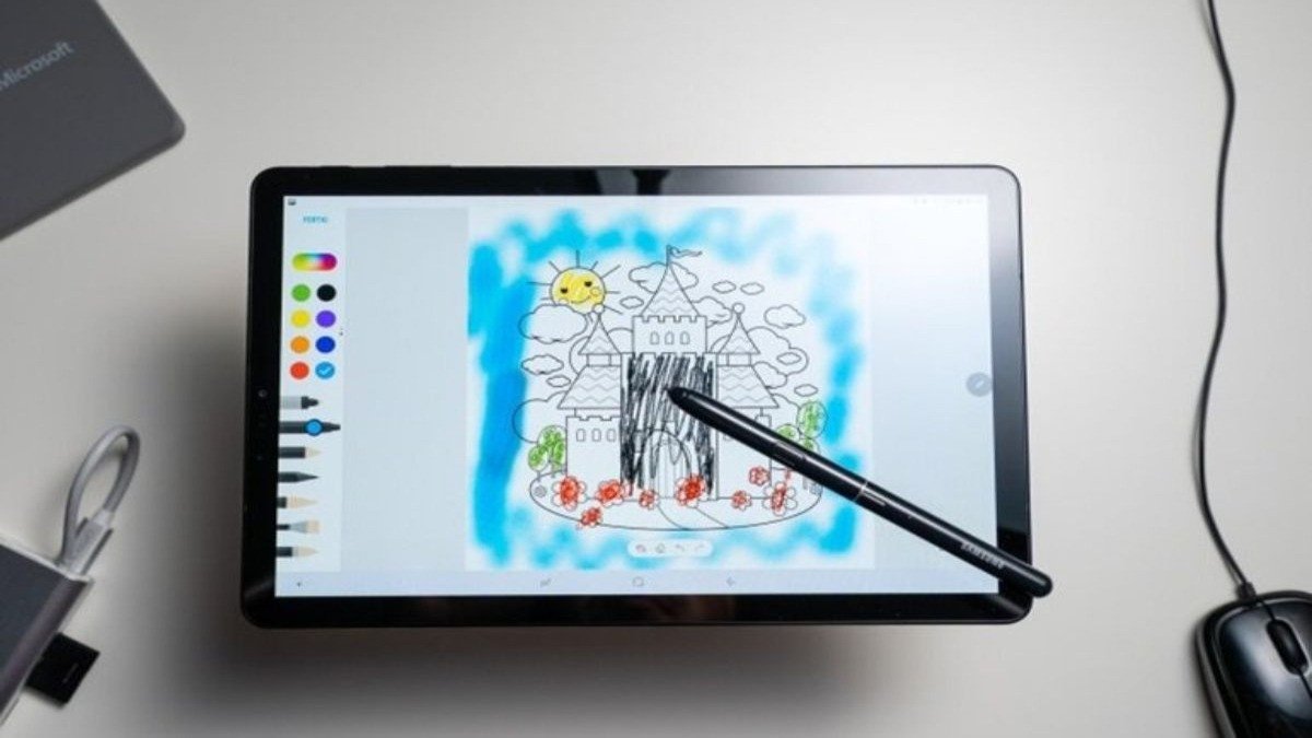 Bút cảm ứng S Pen trên máy tính bảng, hỗ trợ ghi chú và sáng tạo như laptop