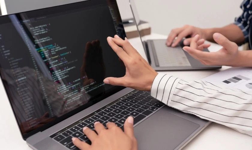 Các bước cơ bản để xử lý màn hình laptop bị sọc đỏ
