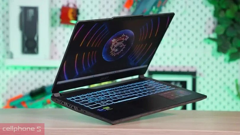 Các cổng kết nối đa dạng trên cạnh bên của Laptop MSI Cyborg 15 A12UCX-281VN, hỗ trợ linh hoạt cho người dùng