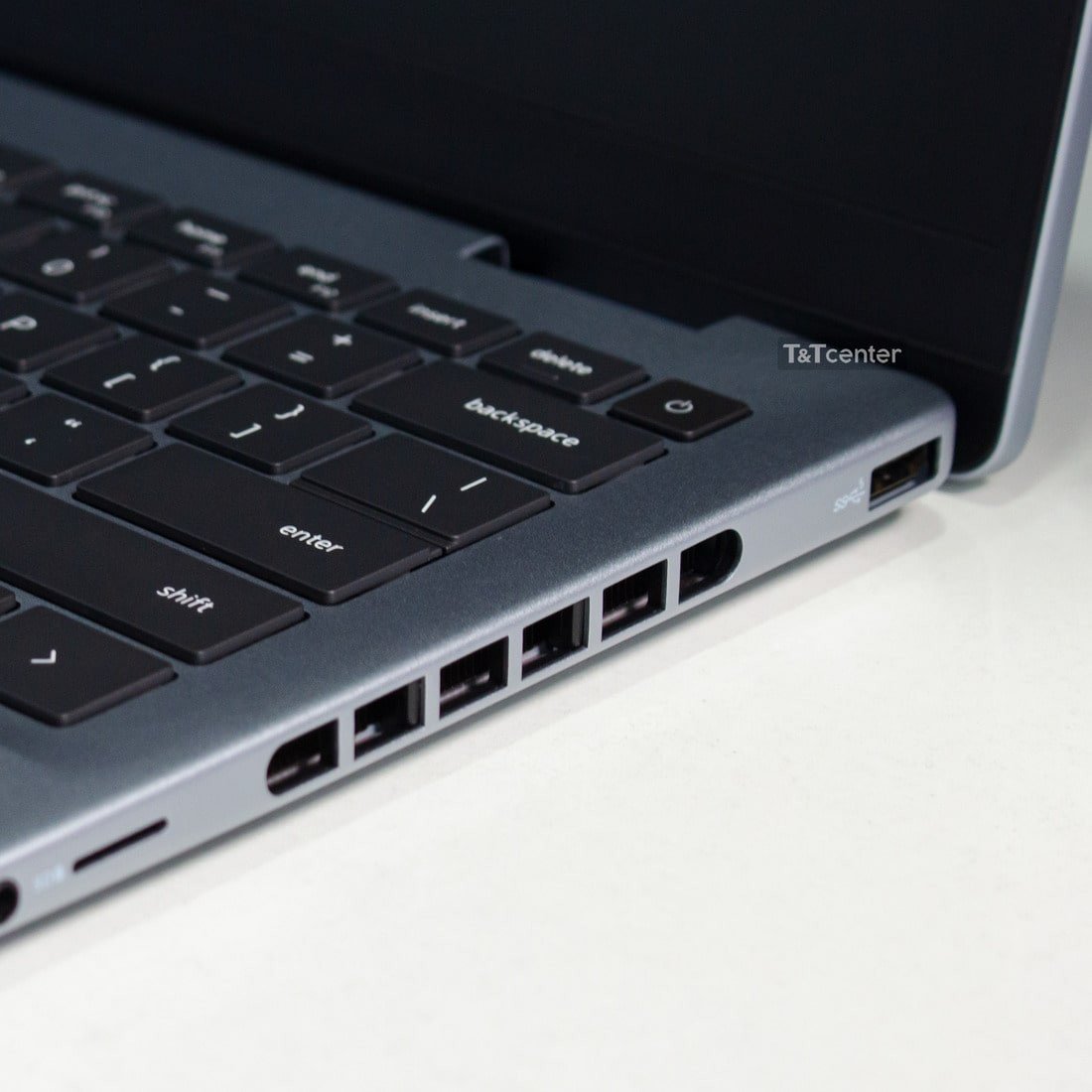 Các cổng kết nối đa dạng trên laptop Dell Inspiron 3530 bạc