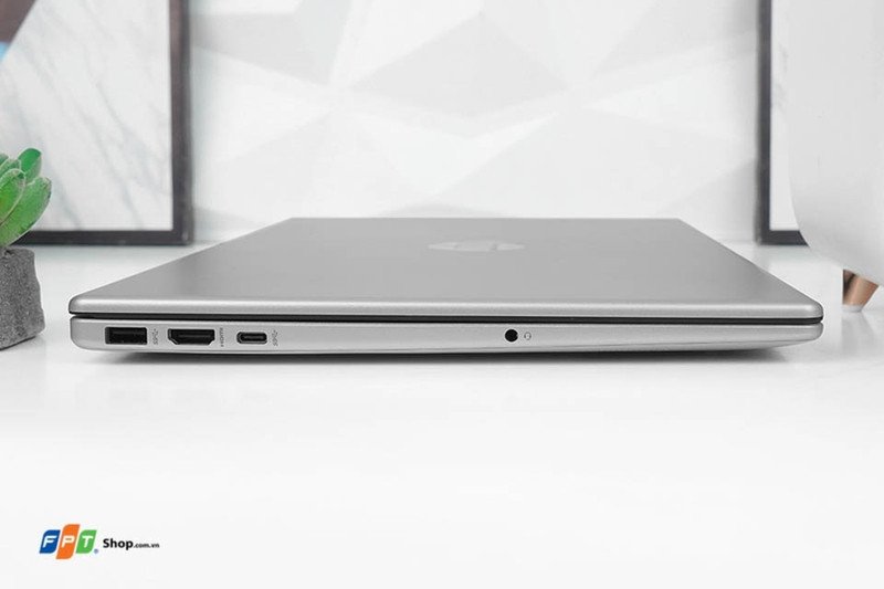 Các cổng kết nối đa dạng trên laptop HP 15-fd0235tu