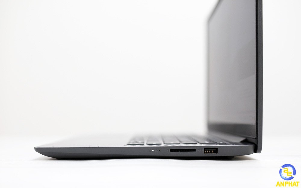 Các cổng kết nối ở cạnh phải của laptop Lenovo IdeaPad Slim 3 14IAH8 83EQ0004VN