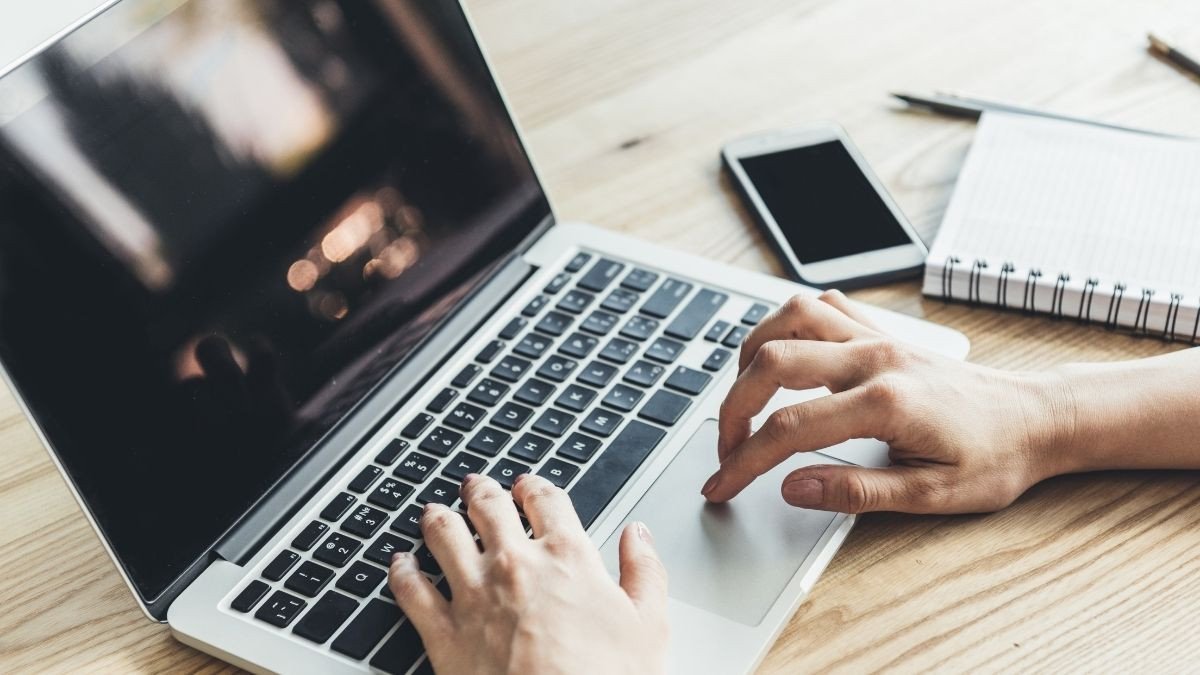 Các mẹo và lưu ý hữu ích khi sử dụng laptop kích thước 14 inch để tối ưu trải nghiệm và độ bền