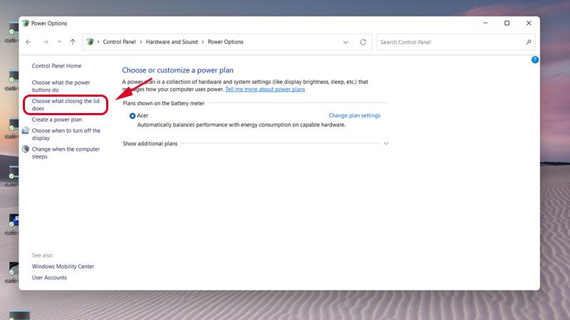 Các tùy chọn trong Power Options để tùy chỉnh hành vi của laptop khi gập màn hình