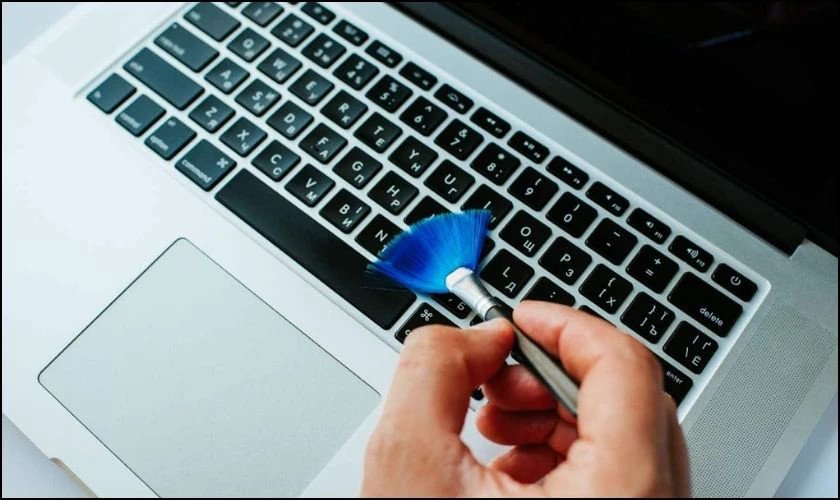 Cách hạn chế tình trạng bàn phím laptop DELL không gõ được