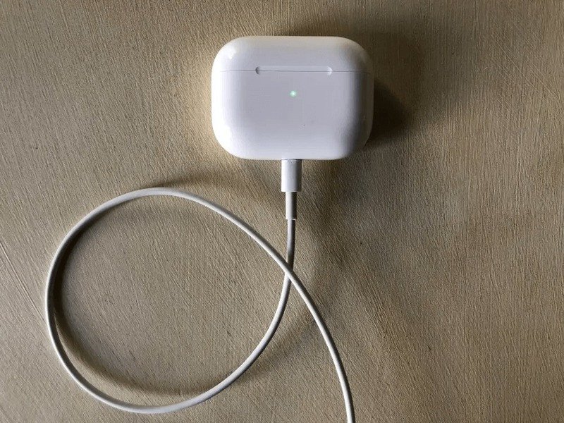 Cách sạc tai nghe Bluetooth hiệu quả với bộ sạc tiêu chuẩn