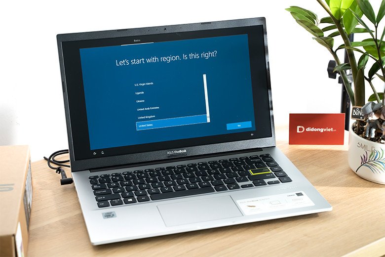 Cắm dây sạc vào ổ điện trước khi cắm vào laptop để bảo vệ pin và thiết bị