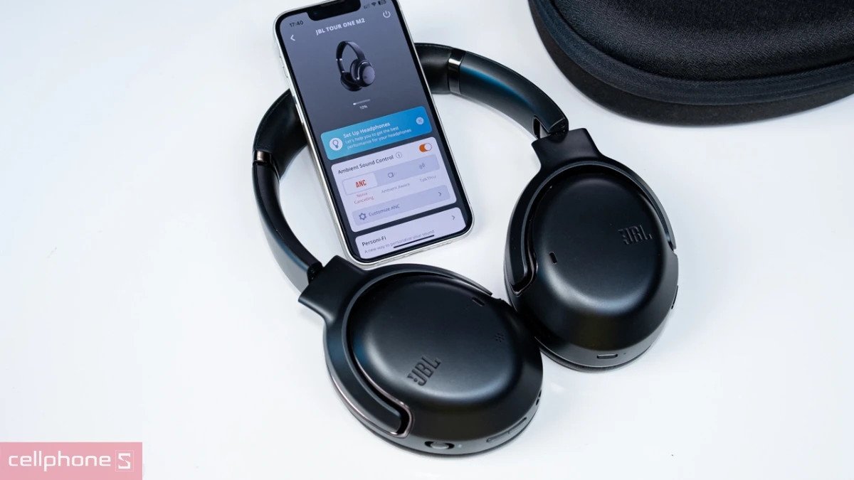 cảm giác đeo thoải mái của tai nghe chụp JBL