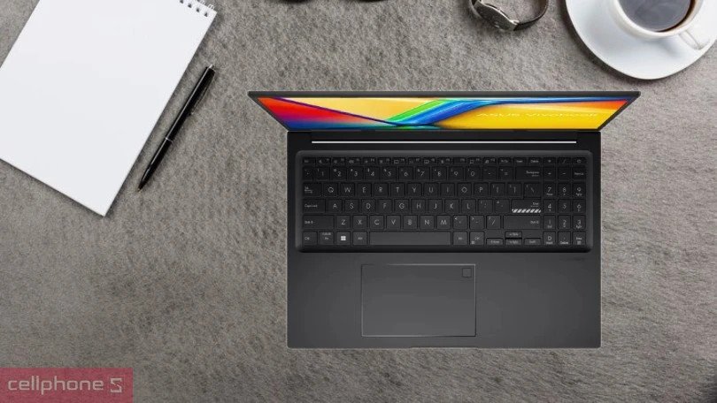 Cận cảnh bàn phím và touchpad của ASUS Vivobook 16X K3605ZF-RP634W với thiết kế Chiclet