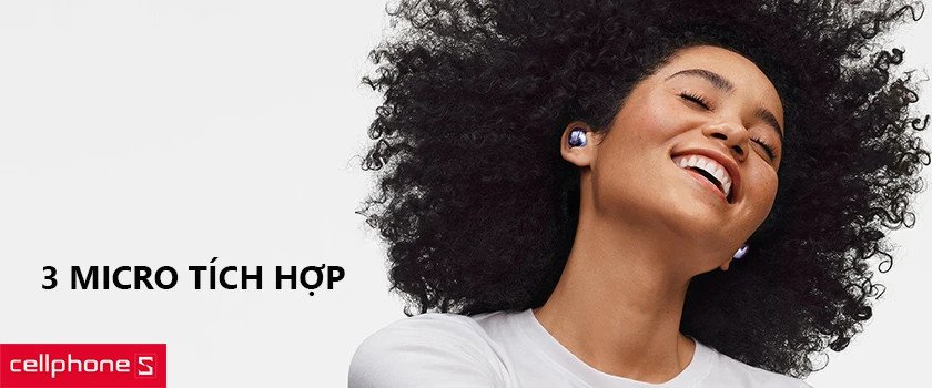 Cận cảnh chi tiết cụm 3 micro trên một chiếc tai nghe Samsung Buds Pro màu đen, nhấn mạnh khả năng thu âm vượt trội