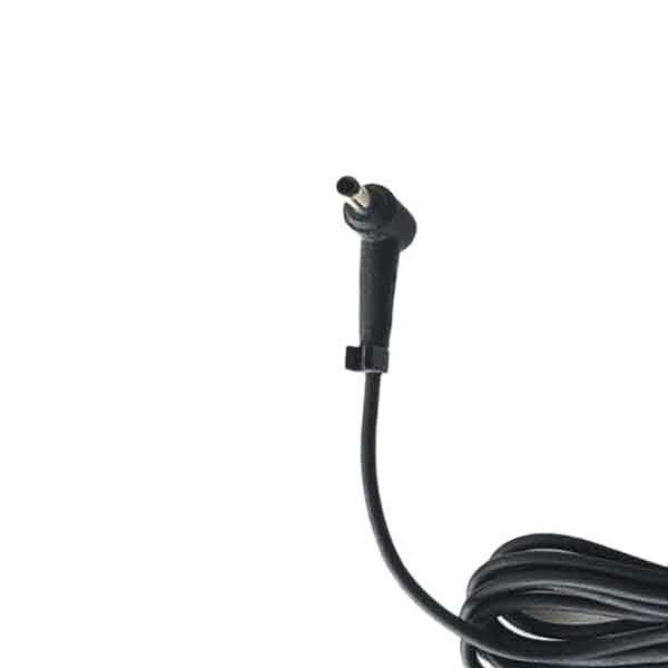 Cận cảnh đầu sạc và thân của adapter sạc laptop Asus Vivobook 14, chi tiết về kích thước đầu cắm 4.0mm*1.35mm và thông số nguồn điện