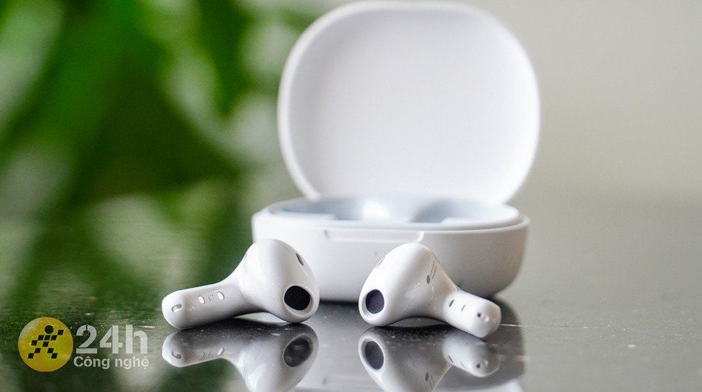 Cận cảnh micrô của tai nghe Redmi Buds 4 Lite với khả năng khử tiếng ồn AI