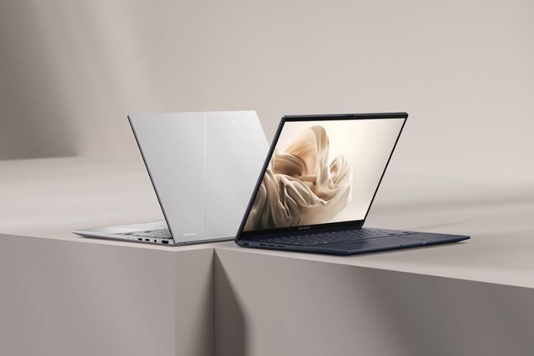 Cận cảnh một bàn di chuột (touchpad) trên laptop Asus, sẵn sàng để sử dụng