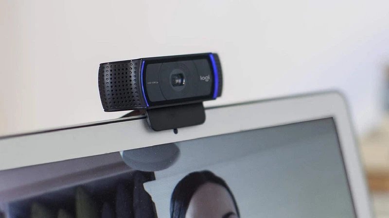Cận cảnh webcam trên máy tính laptop