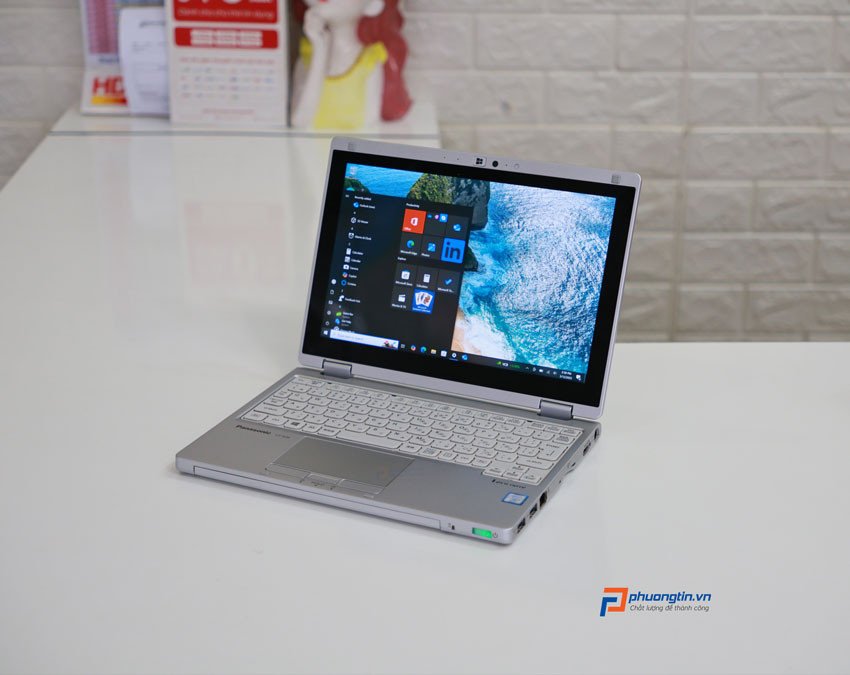 Cạnh trái của laptop Panasonic CF-RZ6 với các cổng kết nối