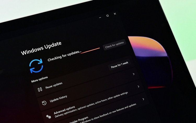 Cập nhật Windows để khắc phục lỗi laptop không shutdown được Win 11
