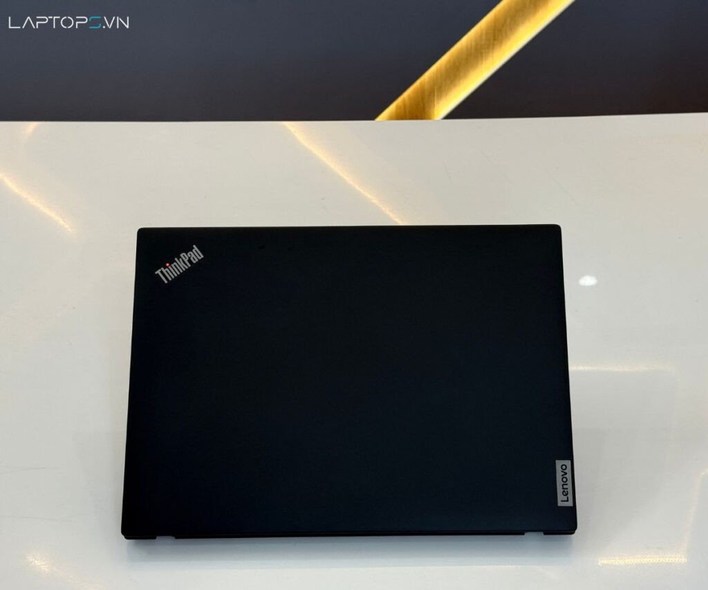 Cấu hình mạnh mẽ của laptop máy trạm giá rẻ, đảm bảo hiệu suất xử lý tác vụ đồ họa chuyên nghiệp.