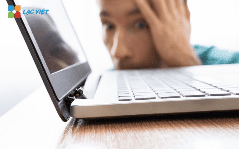 Cấu tạo bản lề laptop kết nối màn hình và thân máy