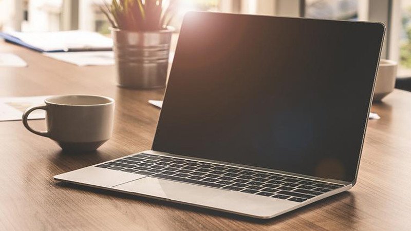 Cấu tạo bên ngoài vỏ, bàn phím và màn hình laptop