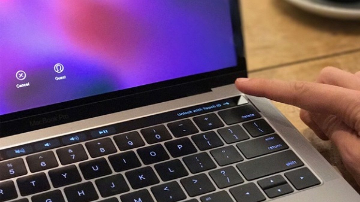 Chạm vào nút Touch ID ba lần liên tiếp để kích hoạt Mouse Keys trên macOS, một cách lướt màn hình laptop không cần chuột tiện lợi