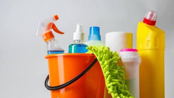 Chất hóa học có tính tẩy rửa mạnh có thể gây hư hại nghiêm trọng cho màn hình và các linh kiện của thiết bị.