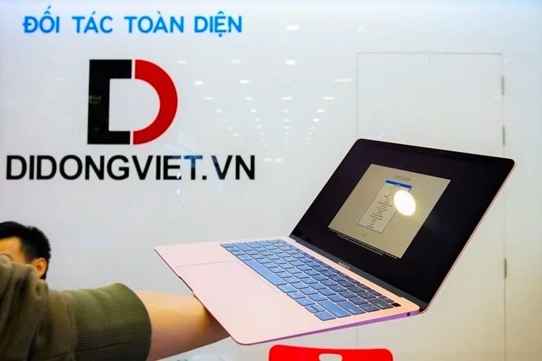 Chất lượng hiển thị sắc nét của MacBook hỗ trợ tốt sinh viên Y khoa trong việc nghiên cứu tài liệu