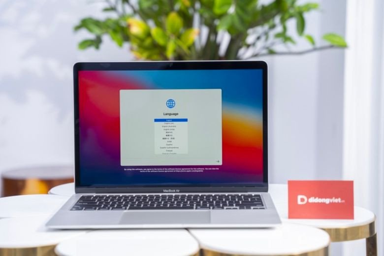 Chênh lệch giá bán đáng kể giữa MacBook và laptop Windows, yếu tố quan trọng khi sinh viên chọn mua