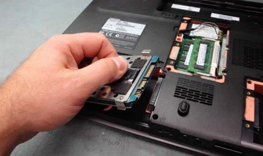 Chi phí thay ổ cứng SSD và HDD cho laptop