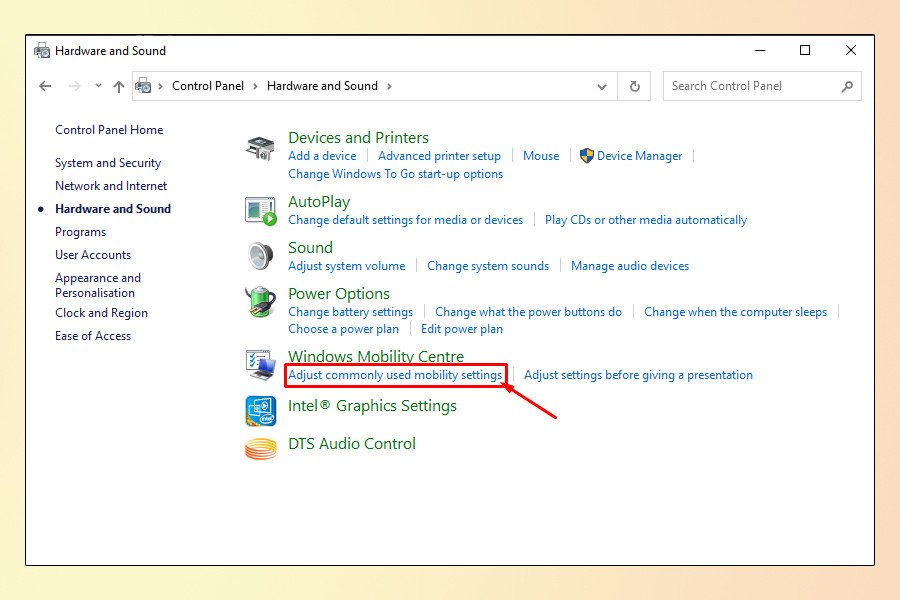 Chọn Adjust commonly used mobility settings trong Windows Mobility Center