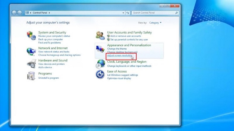 Chọn "Adjust screen resolution" trong Control Panel Windows 7 để tùy chỉnh màn hình thứ hai