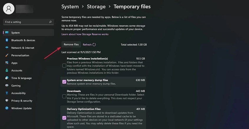 Chọn dữ liệu muốn xóa và nhấn Remove files trong cài đặt lưu trữ của Windows 11