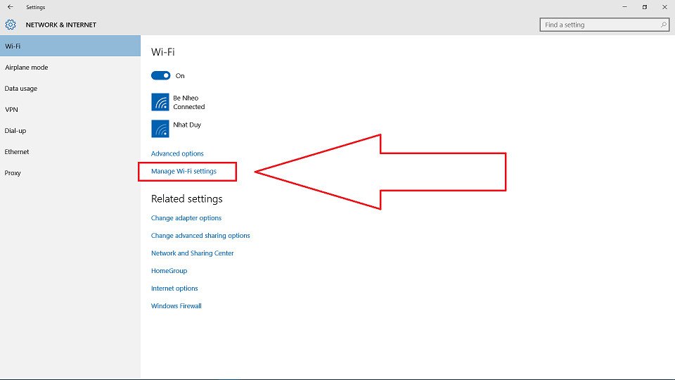 Chọn Manage Wi-Fi Settings để xem và xóa các mạng Wi-Fi đã lưu trên laptop
